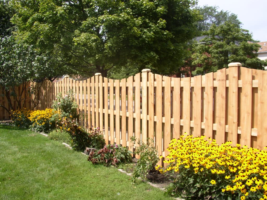 Vinyl vs Wood Fence in Jurupa Valley: Which One Makes More Sense?